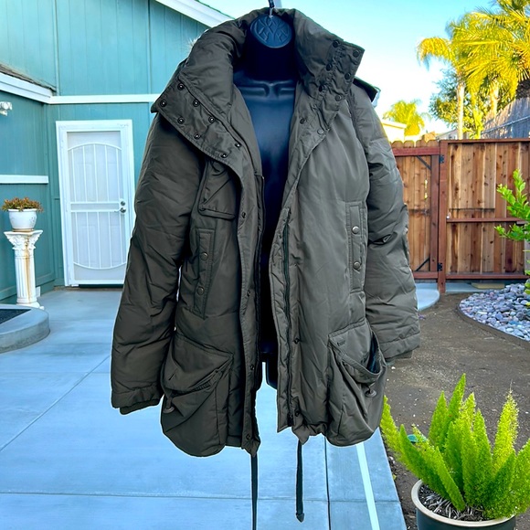 Levi’s Puffer Snow Jacket in Khaki Brown with Detachable Hood & Pockets - Picture 2 of 11